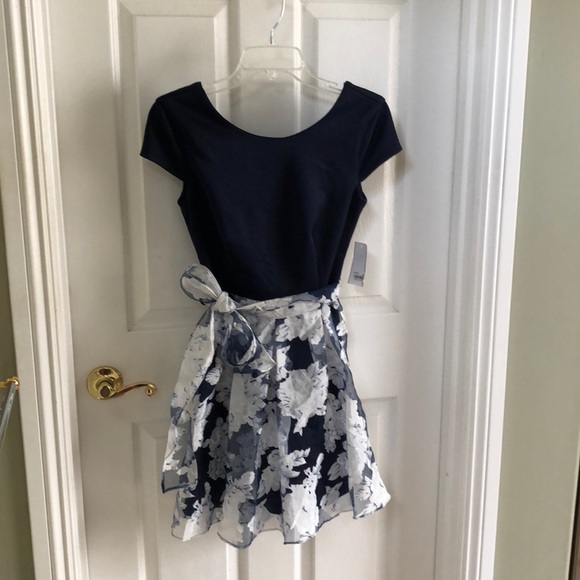 B Darlin Dresses & Skirts - Dress by B Darlin size 5/6 Navy Blue & Floral New